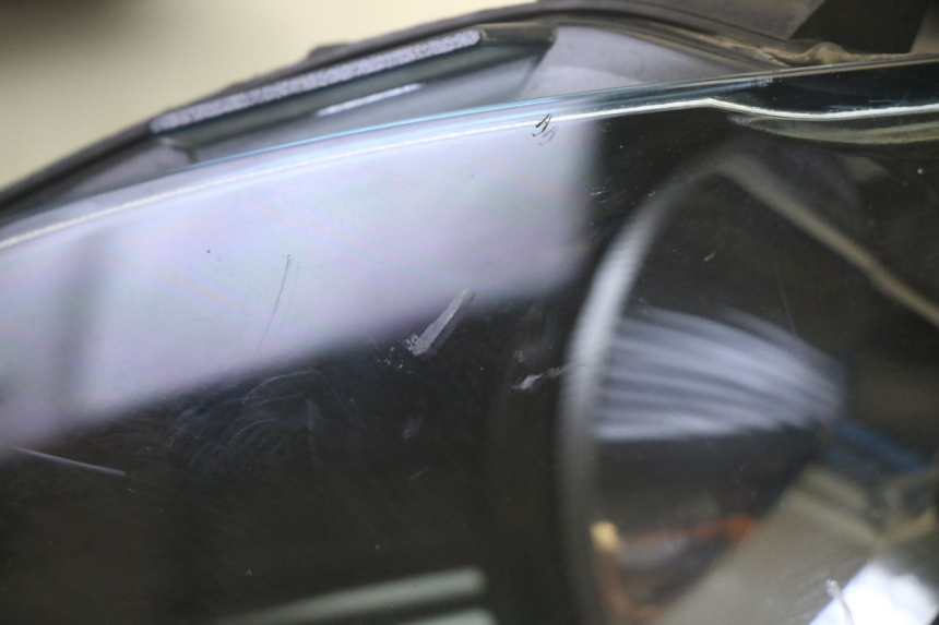 photo de FARO DELANTERO PIAGGIO MP3 RL 250 (2007 - 2010) - Primer plano técnico