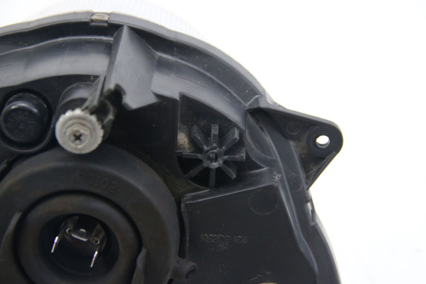 photo de FARO DELANTERO SUZUKI SIXTEEN 125 (2008 - 2010)