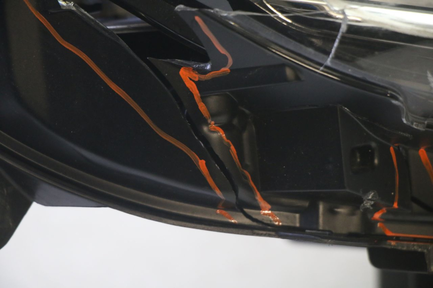 photo de FARO DELANTERO YAMAHA TRICITY 300 (2020 - 2024) - Detalles de los puntos de fijación