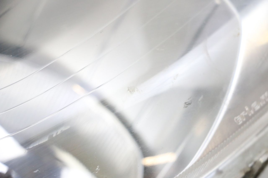 photo de FARO DELANTERO YAMAHA X-MAX XMAX 125 (2010 - 2013) - Primer plano técnico