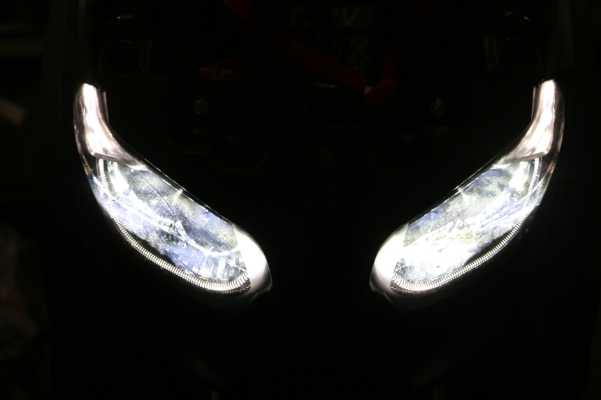 photo de FARO DELANTERO YAMAHA XMAX X-MAX 125 (2021 - 2025)