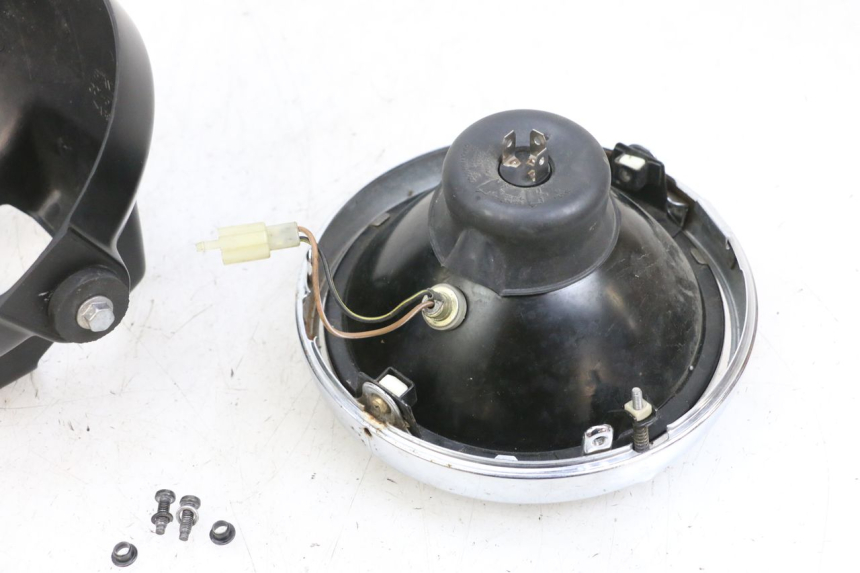 photo de FARO DELANTERO KAWASAKI ZR 7 750 (1999 - 2001) - Primer plano de alta resolución