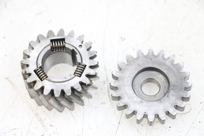 photo de ENGRANAJE TRANSMISIÓN HYOSUNG GV AQUILA 125 (2000 - 2004) - Vista principal