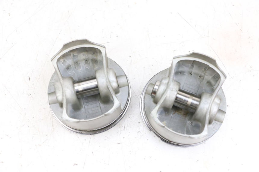 photo de PISTON SUZUKI BURGMAN EXECUTIVE ABS 650 (2006 - 2012) - Primer plano técnico