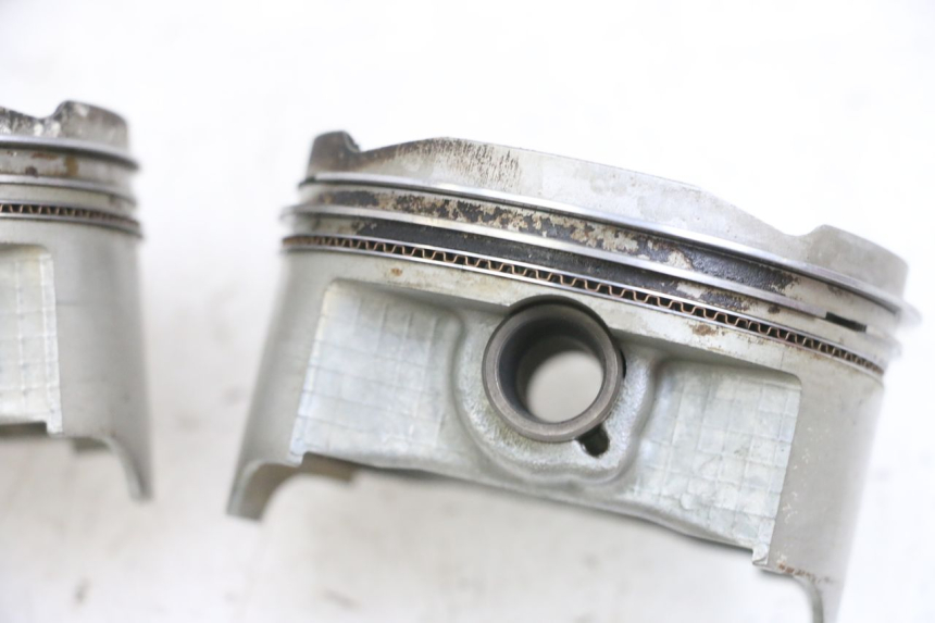 photo de PISTON SUZUKI BURGMAN EXECUTIVE ABS 650 (2006 - 2012) - Detalles de los puntos de fijación