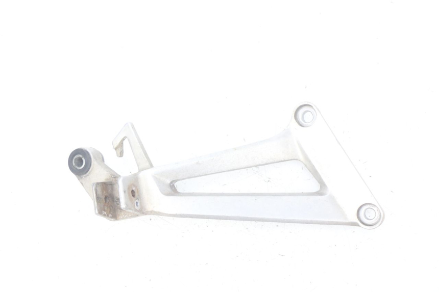 photo de SOPORTE ESTRIBERA TRASERA DERECHA HONDA CBR R 125 (2003 - 2006)