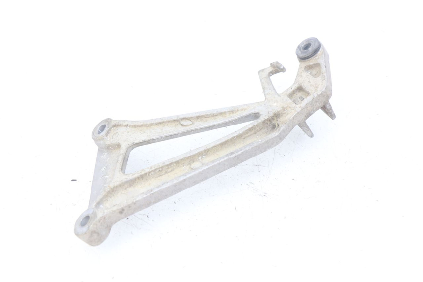 photo de SOPORTE ESTRIBERA TRASERA DERECHA HONDA CBR R 125 (2003 - 2006)