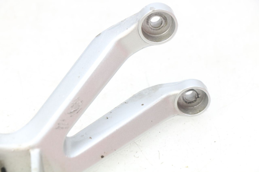 photo de SOPORTE ESTRIBERA TRASERA DERECHA HONDA CBR RR FIREBLADE 900 (1992 - 1994)