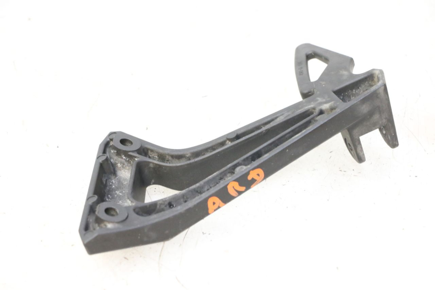 photo de SOPORTE ESTRIBERA TRASERA DERECHA YAMAHA FZ6 FAZER S2 600 (2007 - 2011)