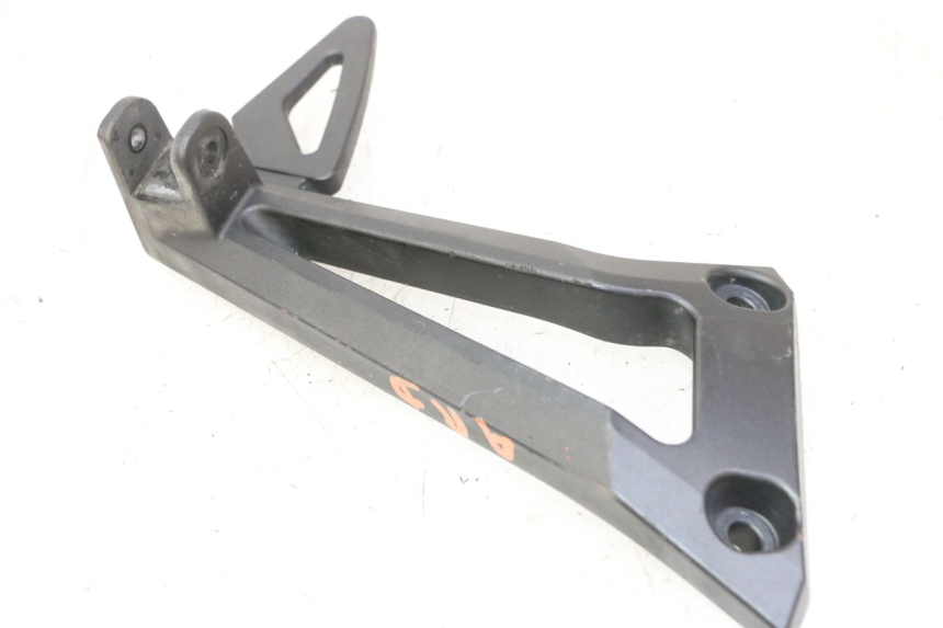 photo de SOPORTE ESTRIBERA TRASERA DERECHA YAMAHA FZ6 FAZER S2 600 (2007 - 2011)