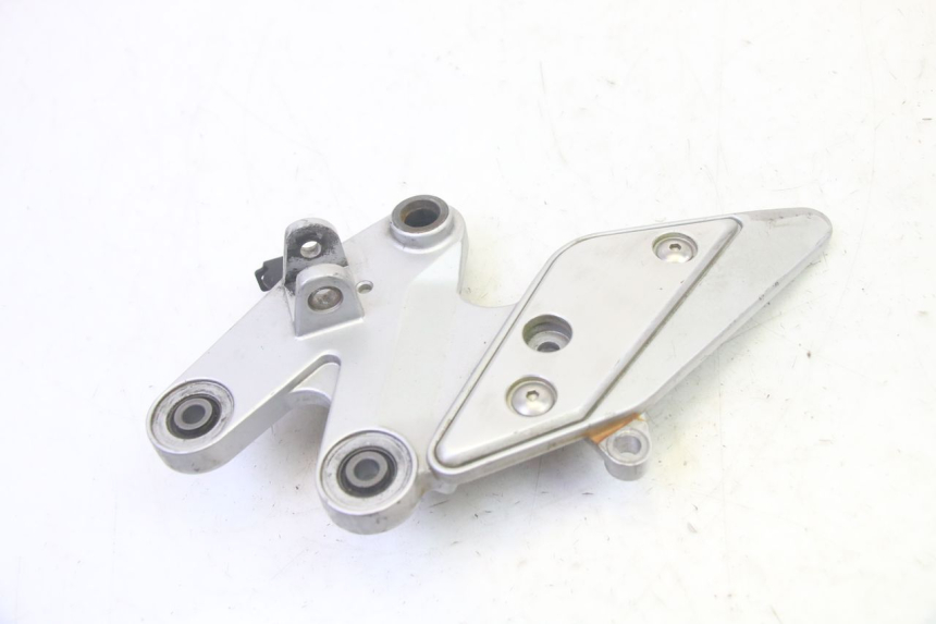 photo de SOPORTE ESTRIBERA TRASERA DERECHA YAMAHA FZ6 N FAZER 600 (2004 - 2006)