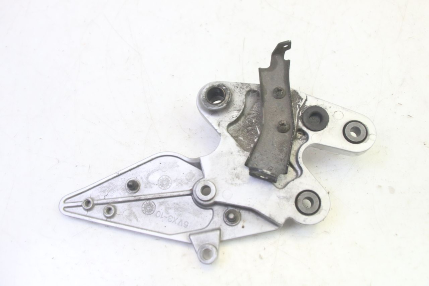 photo de SOPORTE ESTRIBERA TRASERA DERECHA YAMAHA FZ6 N FAZER 600 (2004 - 2006)