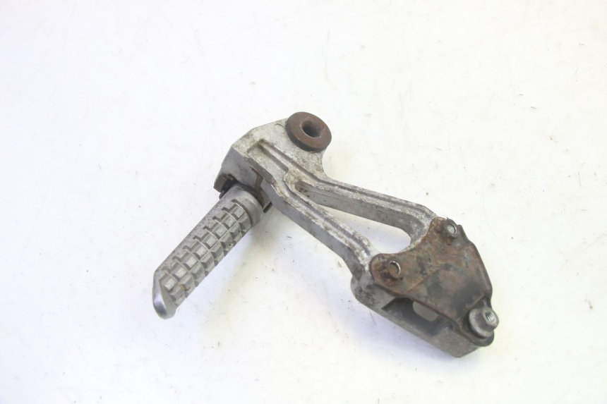 photo de PLATINA DE REPOSAPIÉS TRASERO DERECHO KAWASAKI GPX R WARBIRD 600 (1988 - 1993) - Primer plano técnico