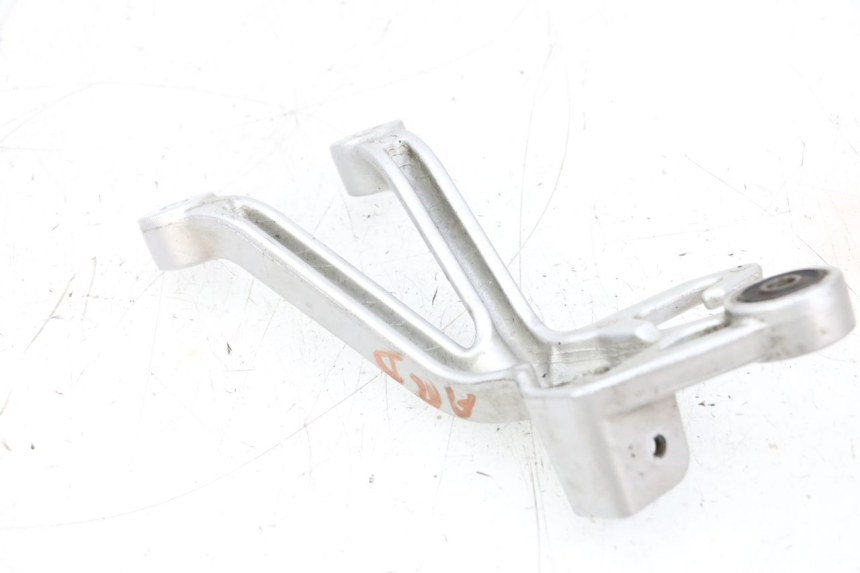photo de SOPORTE ESTRIBERA TRASERA DERECHA SUZUKI GSXR GSX-R 1000 (2003 - 2004) - Zoom estado de uso