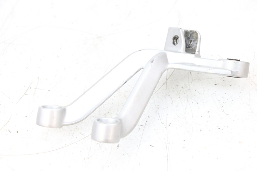 photo de SOPORTE ESTRIBERA TRASERA DERECHA SUZUKI GSXR GSX-R 1000 (2003 - 2004) - Primer plano técnico