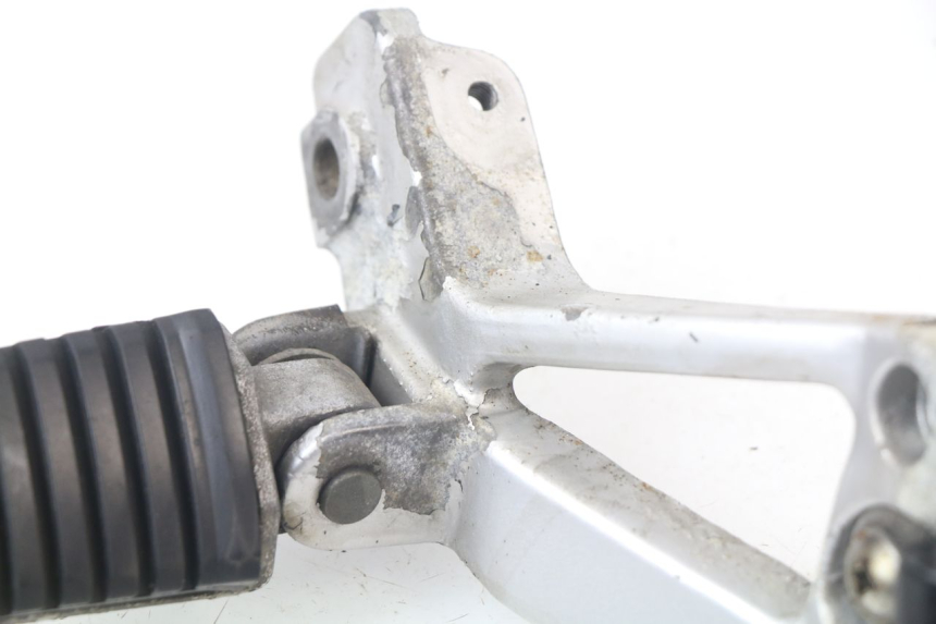 photo de SOPORTE ESTRIBERA TRASERA DERECHA KAWASAKI GTR 1000 (1994 - 2004)