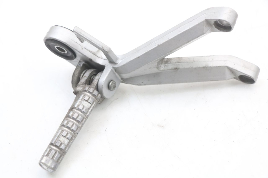 photo de SOPORTE ESTRIBERA TRASERA DERECHA HYOSUNG GTR 125 (2006 - 2008)