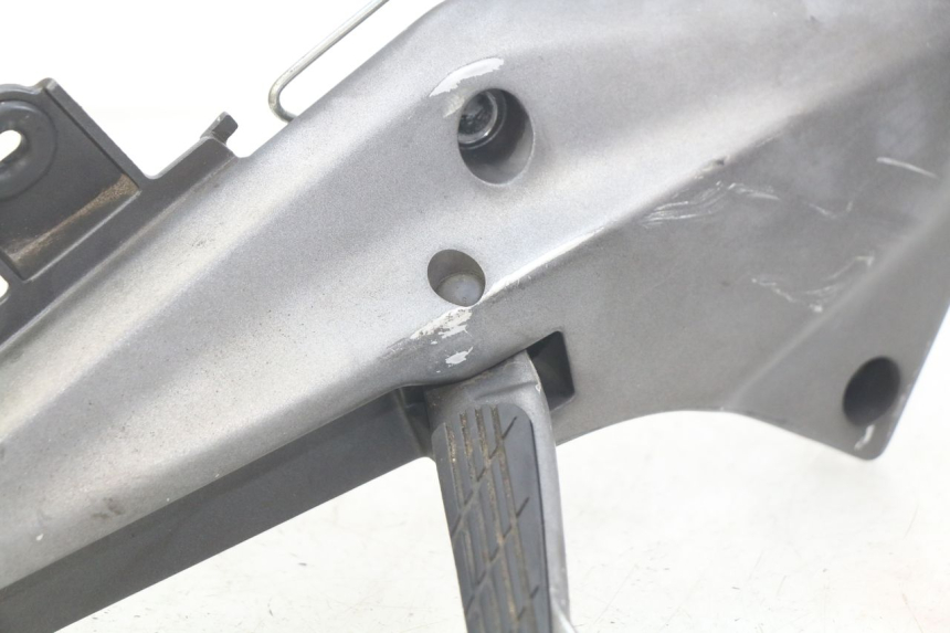 photo de PLATINA APOYA PIE TRASERO DERECHO HONDA FJS SILVERWING SILVER WING 400 (2009 - 2016)