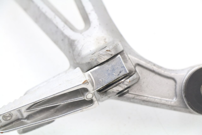 photo de SOPORTE ESTRIBERA TRASERA DERECHA SUZUKI GSX-R GSXR 600 (2008 - 2010)