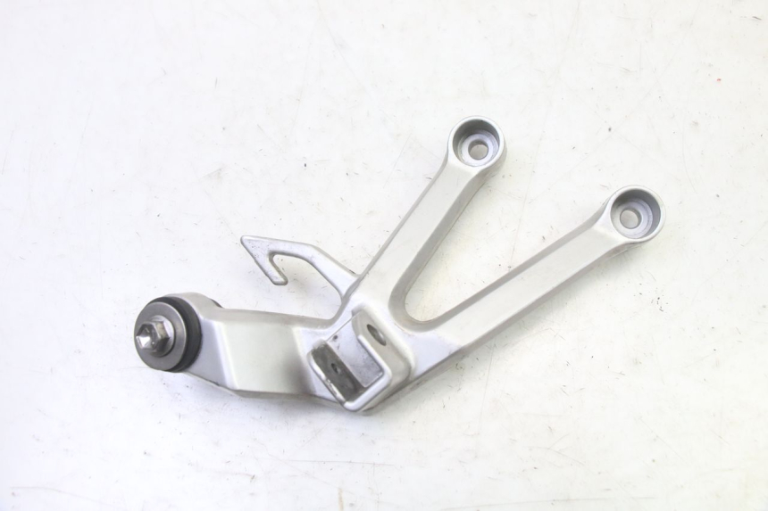 photo de SOPORTE ESTRIBERA TRASERA DERECHA SUZUKI SV S 650 (2003 - 2009)