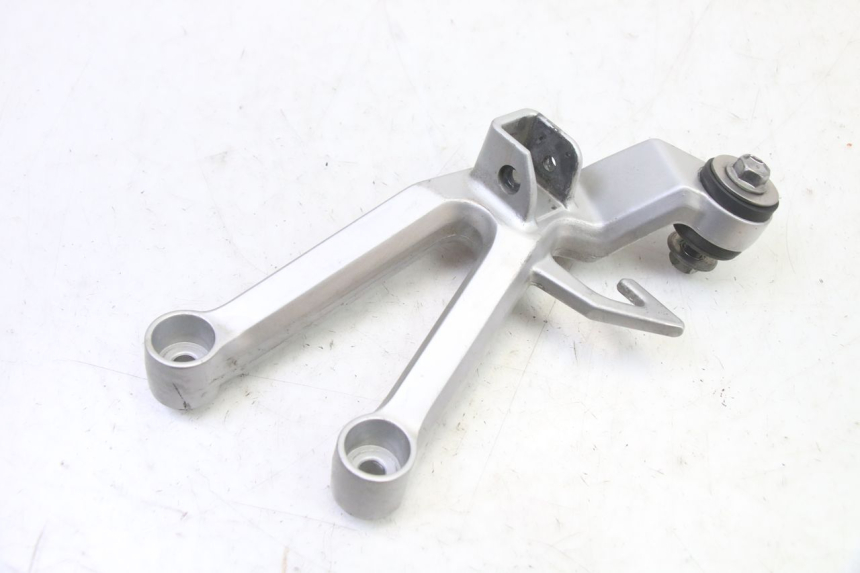 photo de SOPORTE ESTRIBERA TRASERA DERECHA SUZUKI SV S 650 (2003 - 2009)
