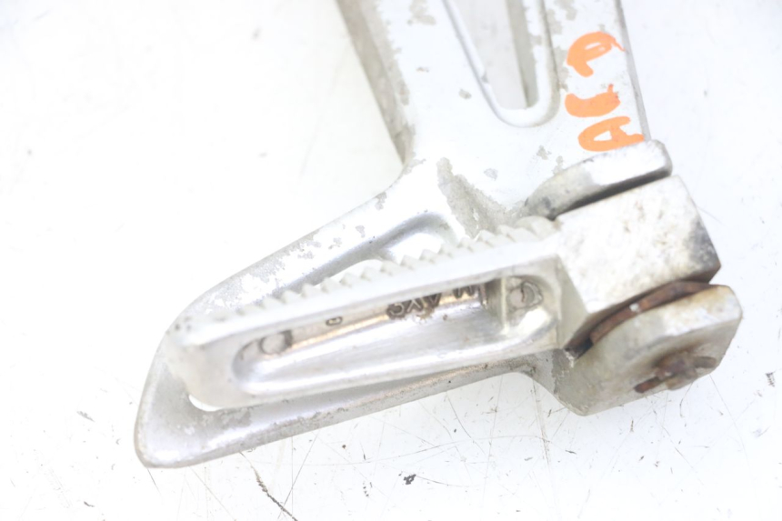 photo de PLATINA APOYA PIE TRASERO DERECHO YAMAHA TDR DELTABOX 125 (1993 - 2003)