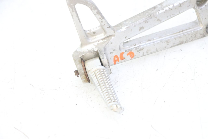 photo de PLATINA APOYA PIE TRASERO DERECHO YAMAHA TDR DELTABOX 125 (1993 - 2003)