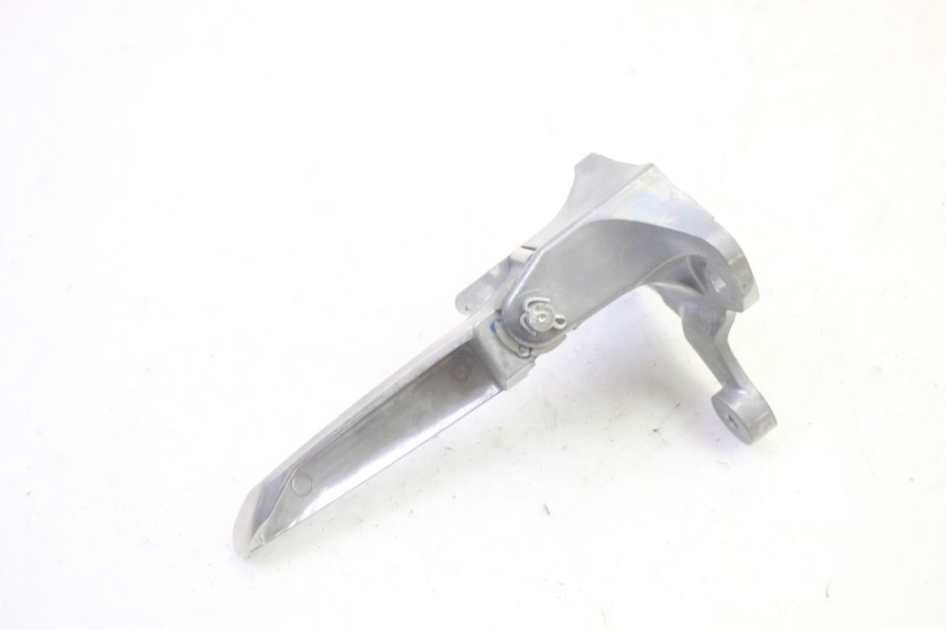 photo de SOPORTE ESTRIBERA TRASERA DERECHA YAMAHA TRICITY 300 (2020 - 2024) - Primer plano técnico