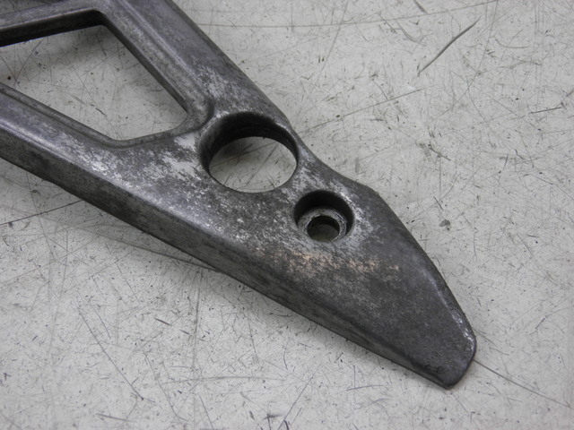 photo de SOPORTE ESTRIBERA TRASERA DERECHA YAMAHA XJ F 900 (1983 - 1994)