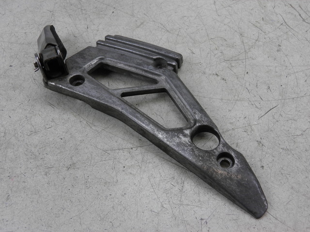 photo de SOPORTE ESTRIBERA TRASERA DERECHA YAMAHA XJ F 900 (1983 - 1994)