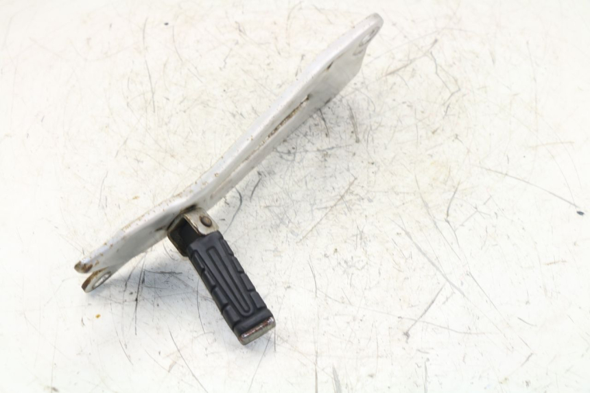 photo de SOPORTE ESTRIBERA TRASERA DERECHA YAMAHA YBR 125 (2004 - 2006)