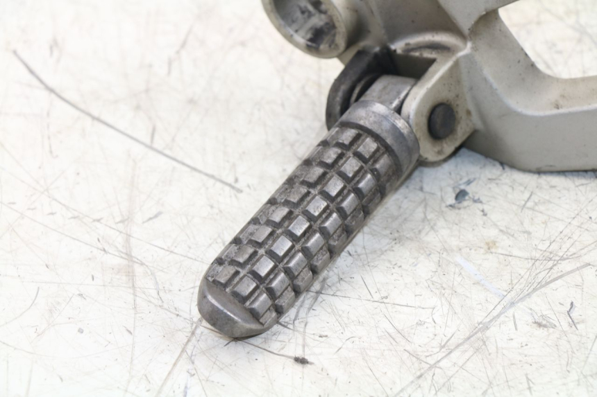 photo de SOPORTE ESTRIBERA TRASERA DERECHA KAWASAKI ZZR 600 (1995 - 2004)