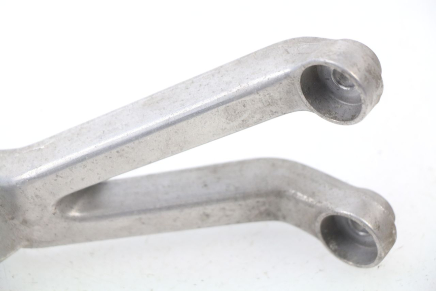 photo de SOPORTE ESTRIBERA TRASERA IZQUIERDA HONDA CBR 919 RR FIREBLADE 900 (1998 - 1999)