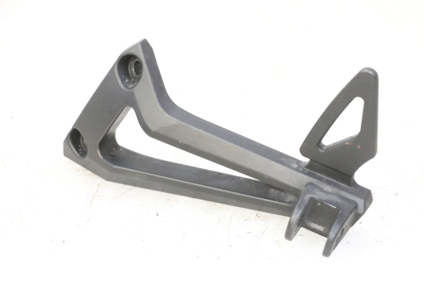 photo de SOPORTE ESTRIBERA TRASERA IZQUIERDA YAMAHA FZ6 FAZER S2 600 (2007 - 2011)