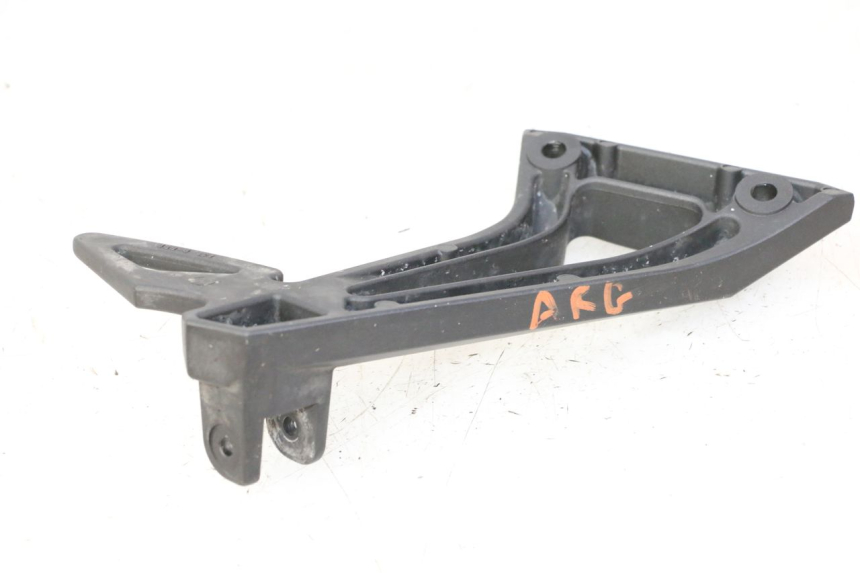 photo de SOPORTE ESTRIBERA TRASERA IZQUIERDA YAMAHA FZ6 FAZER S2 600 (2007 - 2011)