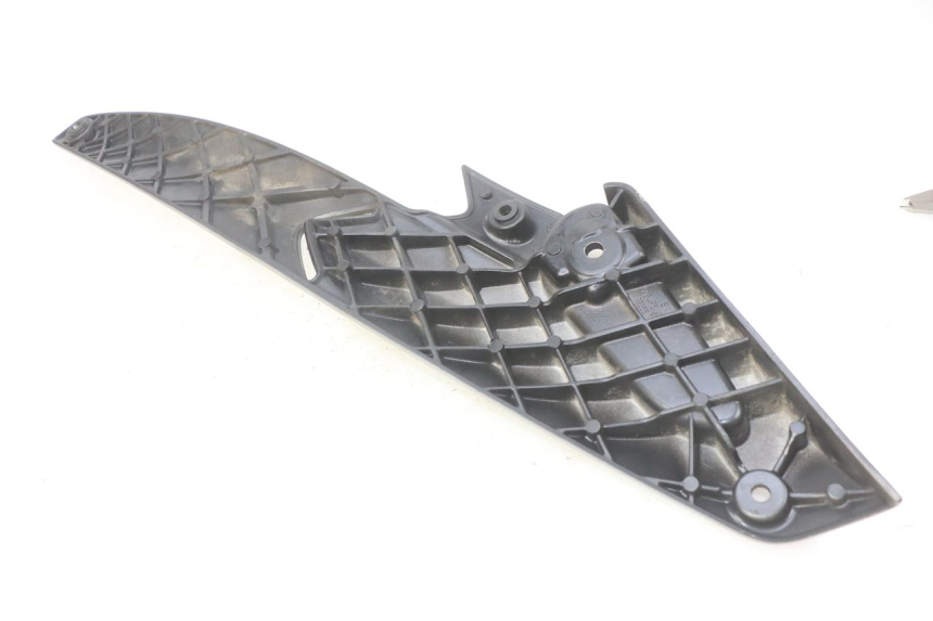 photo de PLATINA APOYA PIE TRASERO IZQUIERDO GILERA NEXUS 125 (2009 - 2013)