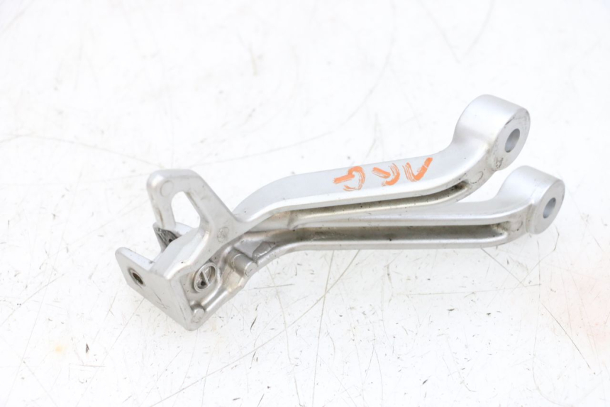 photo de SOPORTE ESTRIBERA TRASERA IZQUIERDA SUZUKI GSXR GSX-R 1000 (2003 - 2004) - Primer plano técnico
