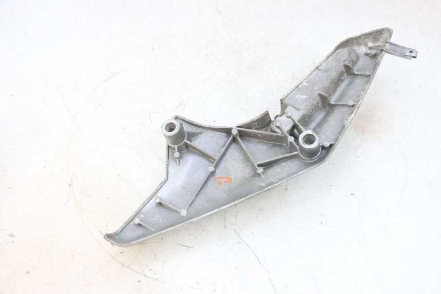 photo de SOPORTE ESTRIBERA TRASERA IZQUIERDA JM MOTORS GTS 125 (2015 - 2019) - Detalles de los puntos de fijación