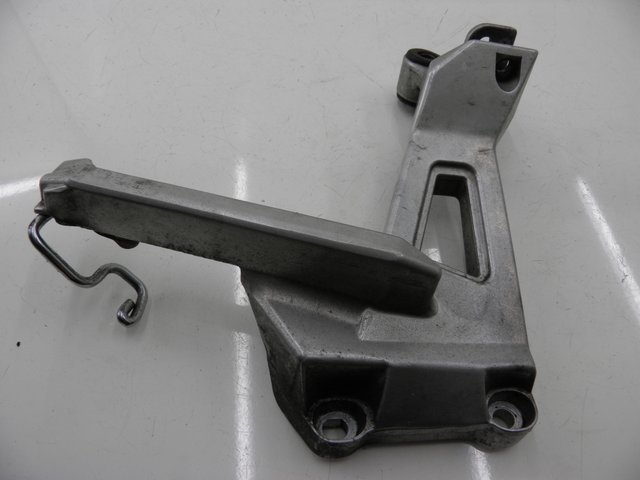 photo de SOPORTE ESTRIBERA TRASERA IZQUIERDA HONDA VFR 750 (1990 - 1993)