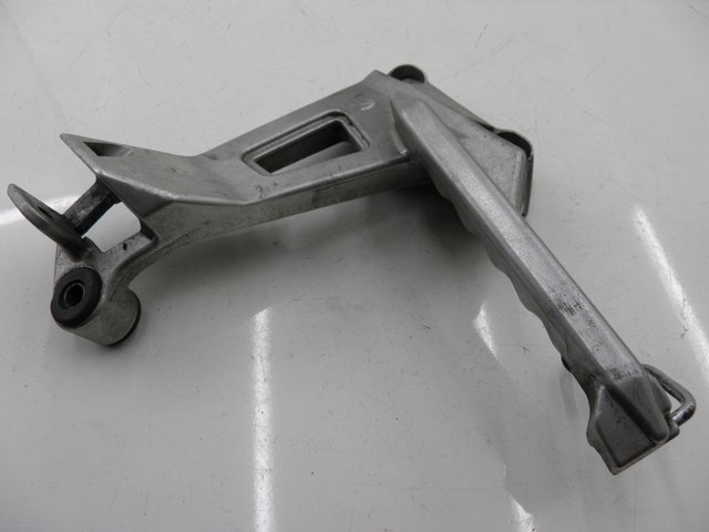 photo de SOPORTE ESTRIBERA TRASERA IZQUIERDA HONDA VFR 750 (1990 - 1993)