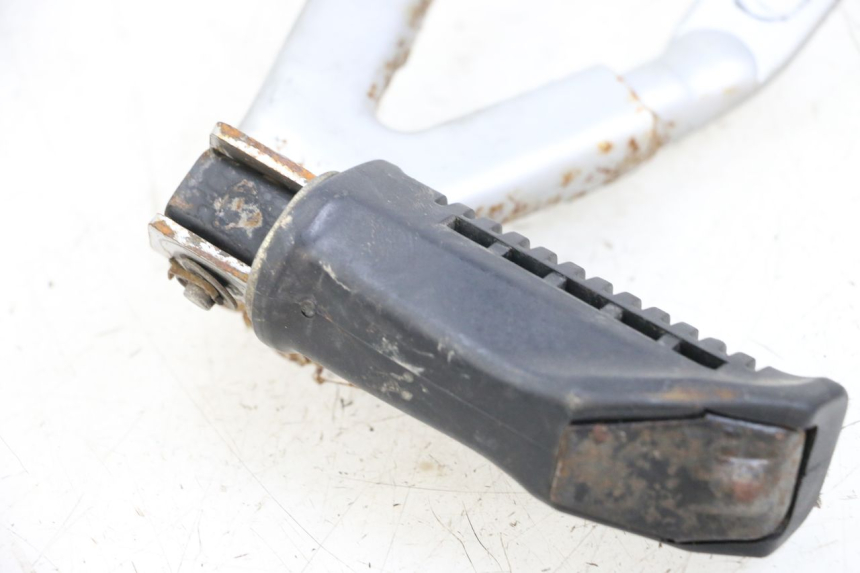 photo de Placa de apoyo del reposapiés trasero izquierdo HYOSUNG XRX 125 (2000 - 2008)