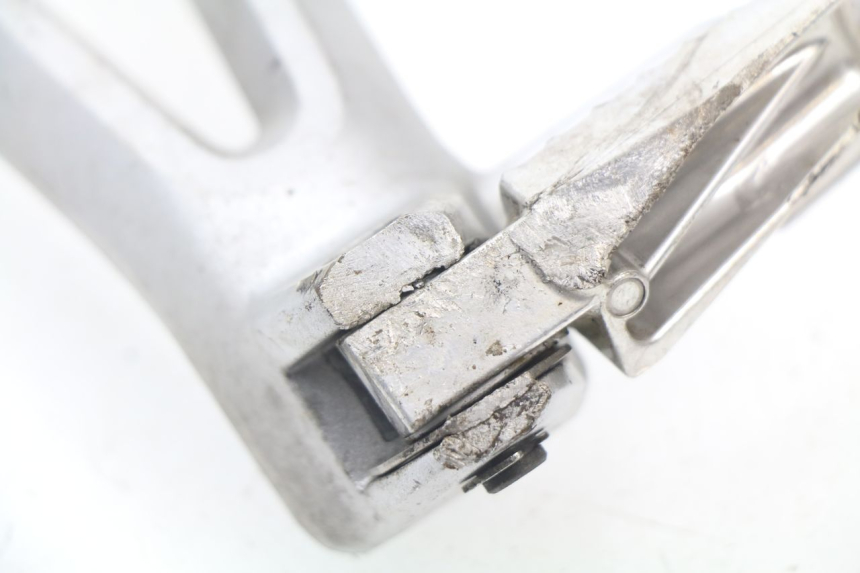 photo de SOPORTE ESTRIBERA TRASERA IZQUIERDA SUZUKI GSX-R GSXR 600 (2008 - 2010)