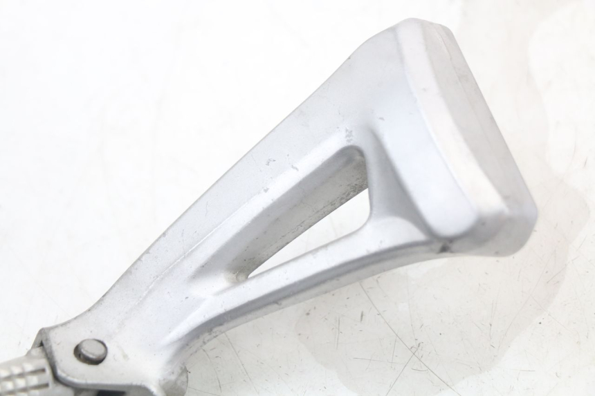 photo de PLATINA APOYA PIE TRASERO IZQUIERDO SUZUKI SV N 650 (1999 - 2002)