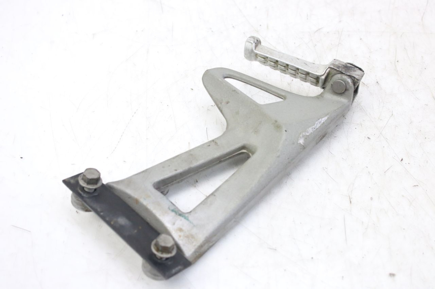 photo de PLACA DE APOYO DEL PIE TRASERO IZQUIERDO TRIUMPH SPRINT ST 955 (1999 - 2001)