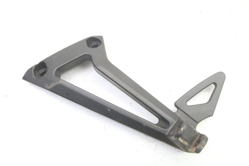 photo de SOPORTE ESTRIBERA TRASERA IZQUIERDA YAMAHA FZ6 FAZER S2 600 (2007 - 2011)