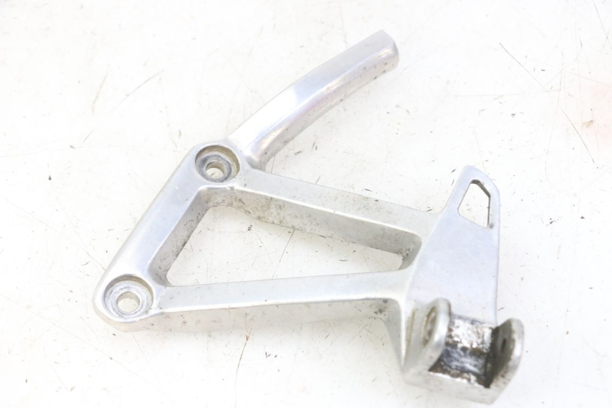 photo de SOPORTE ESTRIBERA TRASERA IZQUIERDA YAMAHA FZS FAZER 600 (2001 - 2003)