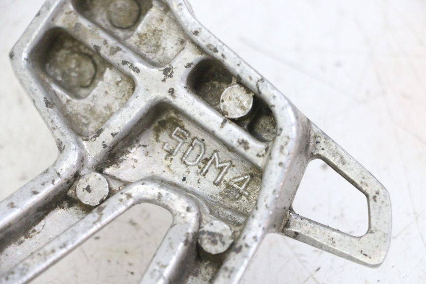 photo de SOPORTE ESTRIBERA TRASERA IZQUIERDA YAMAHA FZS FAZER 600 (2001 - 2003)