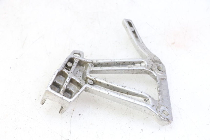 photo de SOPORTE ESTRIBERA TRASERA IZQUIERDA YAMAHA FZS FAZER 600 (2001 - 2003)