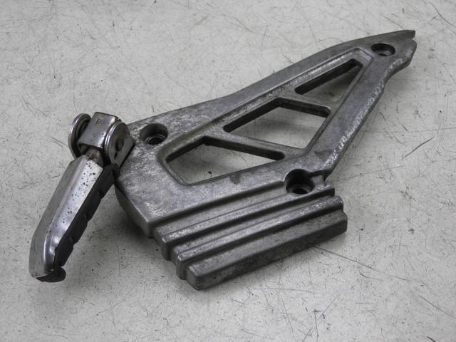 photo de SOPORTE ESTRIBERA TRASERA IZQUIERDA YAMAHA XJ F 900 (1983 - 1994)