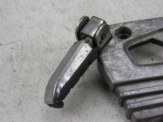 photo de SOPORTE ESTRIBERA TRASERA IZQUIERDA YAMAHA XJ F 900 (1983 - 1994)